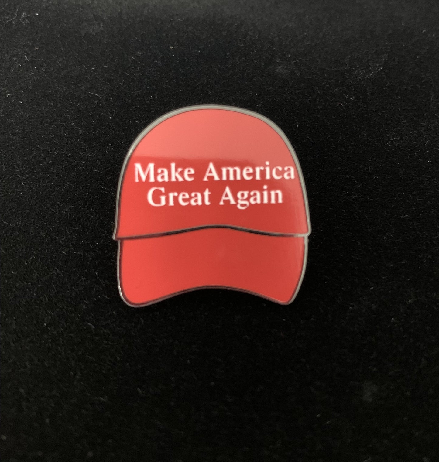 MAKE AMERICA GREAT AGAIN RED HAT LAPEL PIN