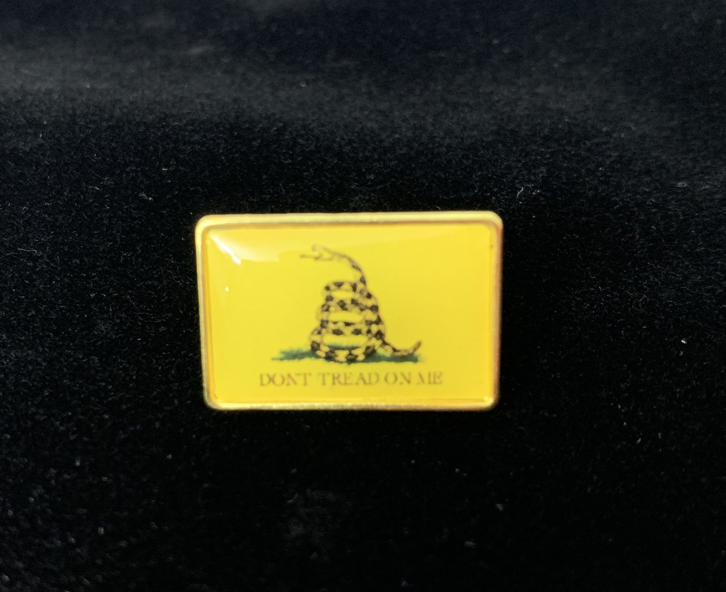 DONT TREAD ON ME LAPEL PIN